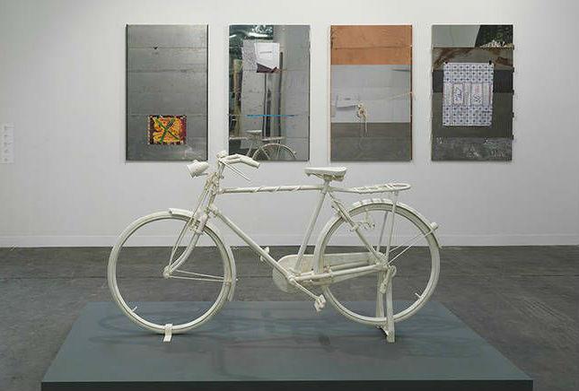 阿岱尔•阿德斯梅雕刻出等比例尺度的骆驼骨骼自行车 
