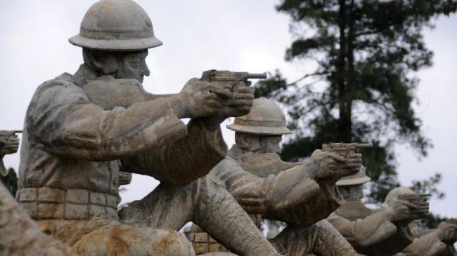 中国远征军雕塑群在松山落成